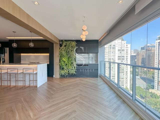 Apartamento para Aluguel com 2 quartos, 132 m² por R$ 16.000