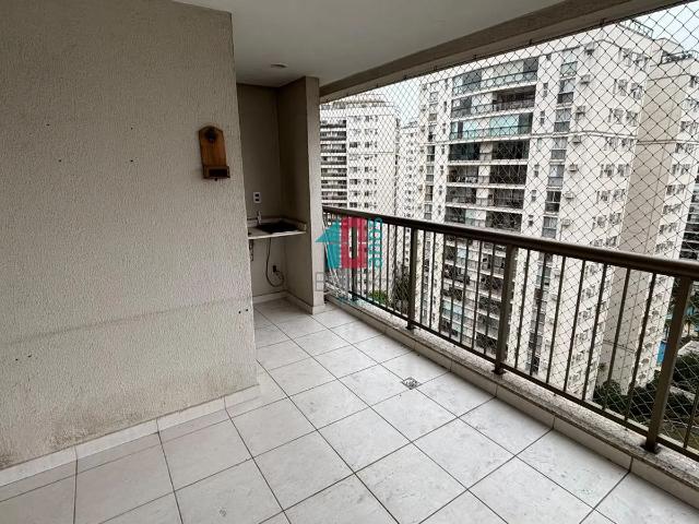Apartamento para aluguel com 2 quartos em Barra Olímpica com 80m²