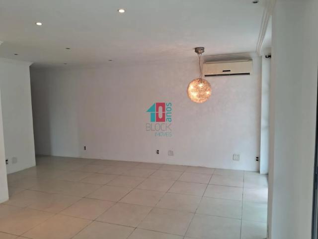 Apartamento para aluguel com 2 quartos em Recreio dos Bandeirantes com 87m²