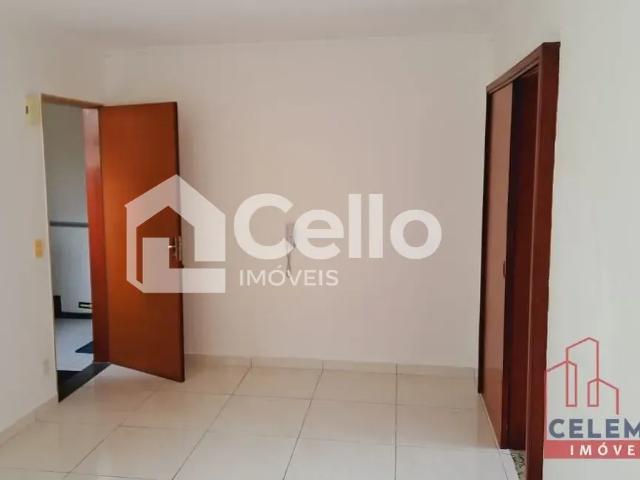Apartamento para Aluguel com 3 quartos, 65 m² por R$ 1.600