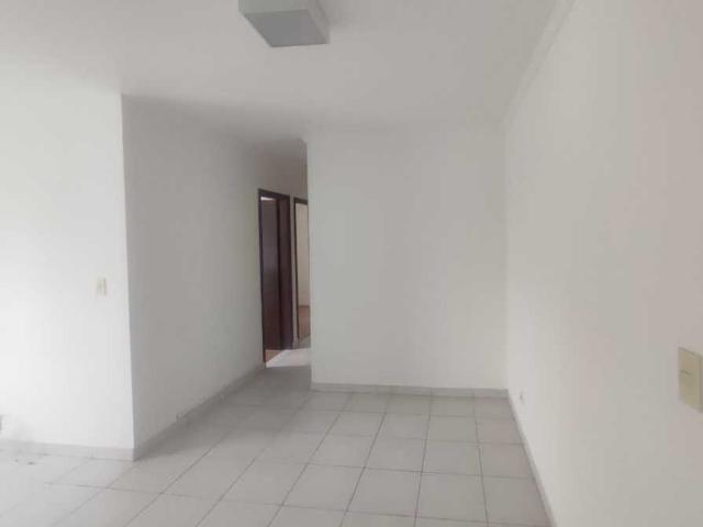 Apartamento para Aluguel com 3 quartos, 65 m² por R$ 2.400