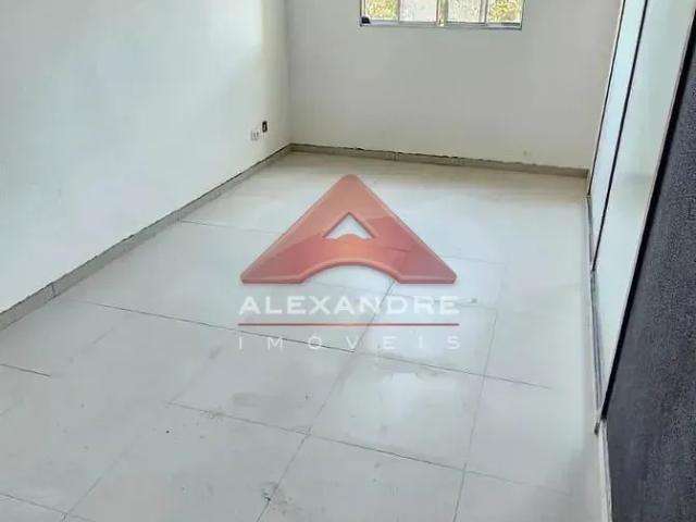 Apartamento para Aluguel com 3 quartos, 83 m² por R$ 2.100