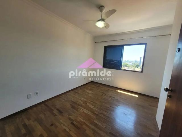 Apartamento para Aluguel com 3 quartos, 80 m² por R$ 2.650