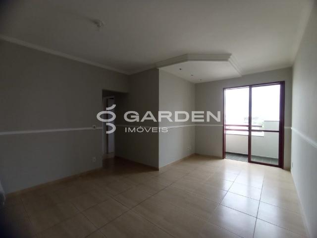 Apartamento para Aluguel com 3 quartos, 82 m² por R$ 2.300