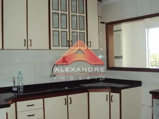 Apartamento para Aluguel com 3 quartos, 95 m² por R$ 2.500