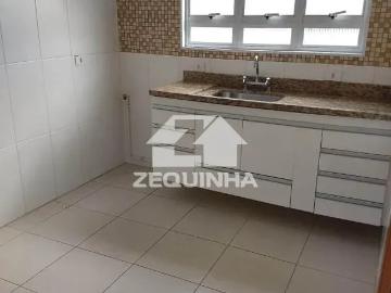 Apartamento para Aluguel com 3 quartos, 105 m² por R$ 4.500