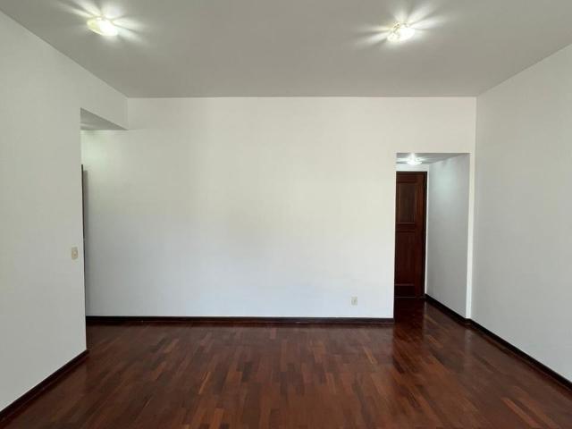 Apartamento para Aluguel com 3 quartos, 112 m² por R$ 5.800