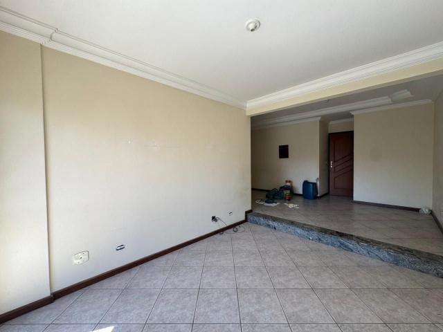 Apartamento para Aluguel com 3 quartos, 113 m² por R$ 3.700