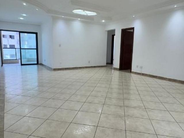 Apartamento para Aluguel com 3 quartos, 120 m² por R$ 4.900