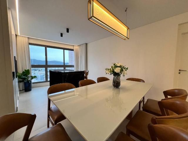 Apartamento para Aluguel com 3 quartos, 123 m² por R$ 14.000