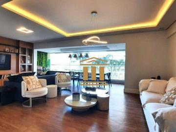 Apartamento para Aluguel com 3 quartos, 131 m² por R$ 8.000