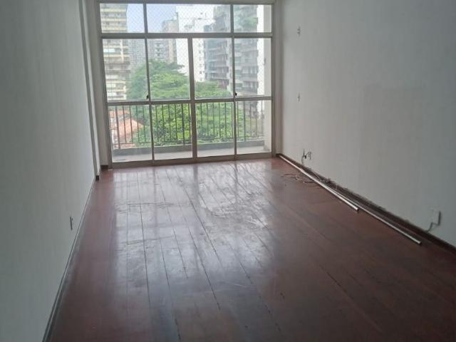 Apartamento para Aluguel com 3 quartos, 140 m² por R$ 3.500