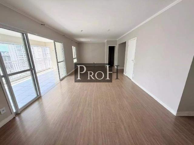 Apartamento para Aluguel com 3 quartos, 155 m² por R$ 7.900