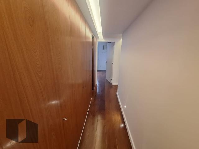 Apartamento para Aluguel com 3 quartos, 158 m² por R$ 18.000