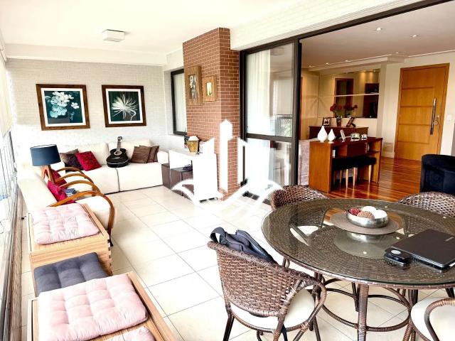 Apartamento para Aluguel com 3 quartos, 167 m² por R$ 13.800