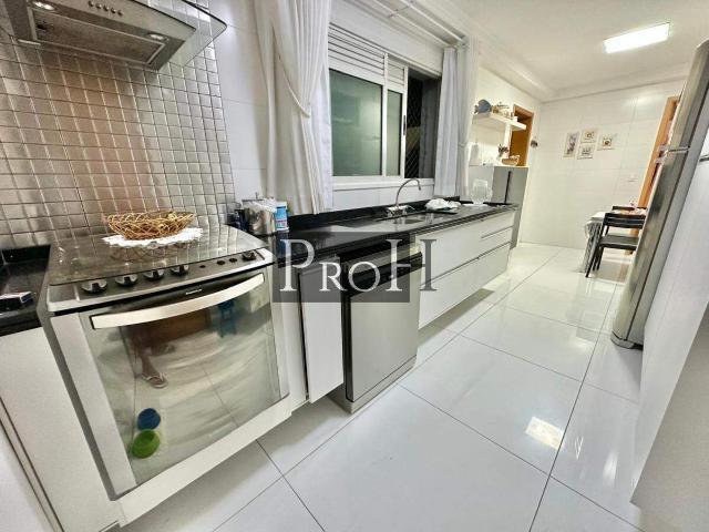 Apartamento para Aluguel com 3 quartos, 177 m² por R$ 13.900