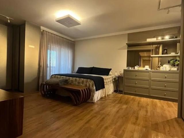 Apartamento para Aluguel com 3 quartos, 209 m² por R$ 8.000
