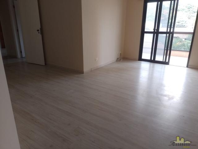 Apartamento para Aluguel com 3 quartos por R$ 2.000