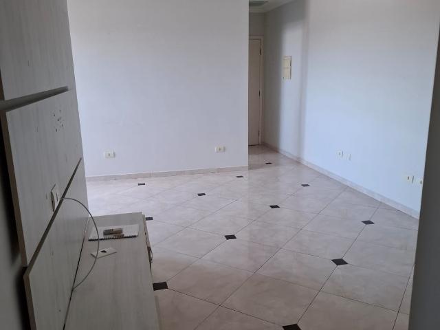 Apartamento para Aluguel com 3 quartos por R$ 2.450