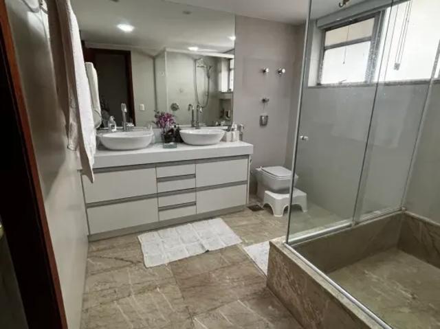 Apartamento para aluguel possui 230 metros quadrados com 4 quartos