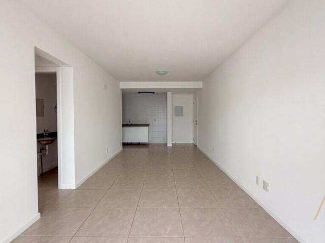 Apartamento para alugar – 3 quartos sendo 1 suíte e demi suíte – Abraão | Florianópolis/SC