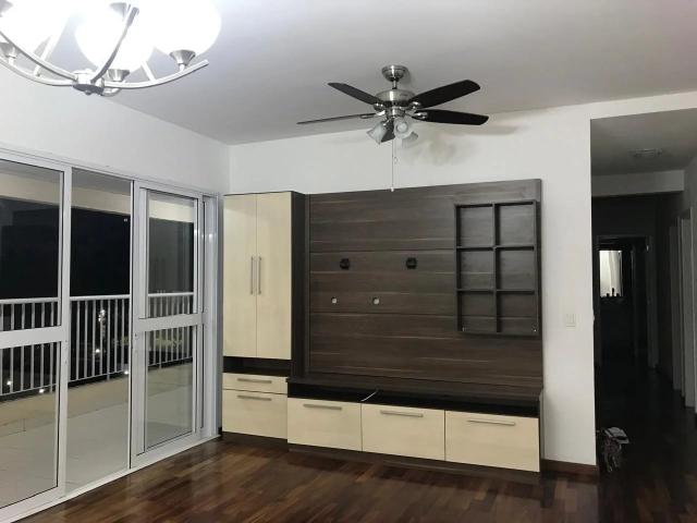 Apartamento para alugar com 3 quartos e 156 m² por R$ 5.850/mês