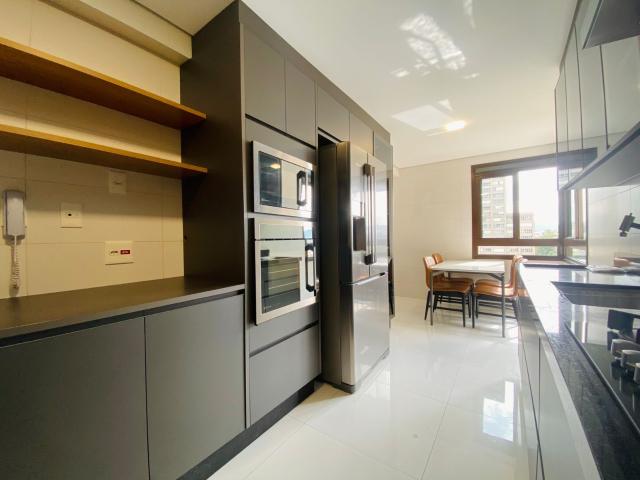 Apartamento para alugar com 3 quartos e 228 m² por R$ 35.050/mês