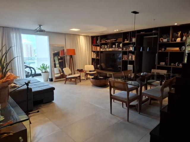 Apartamento para alugar com 3 quartos e 233 m² por R$ 9.900/mês
