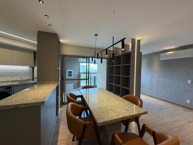 Apartamento para alugar com 3 quartos e 82 m² por R$ 4.800/mês