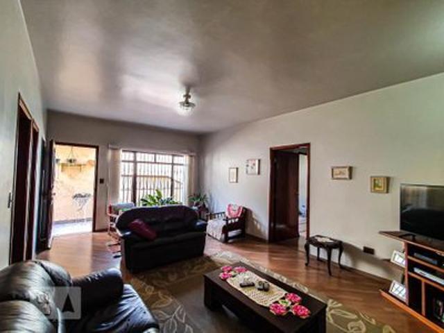 Casa para alugar com 250m², 3 quartos e 6 vagas
