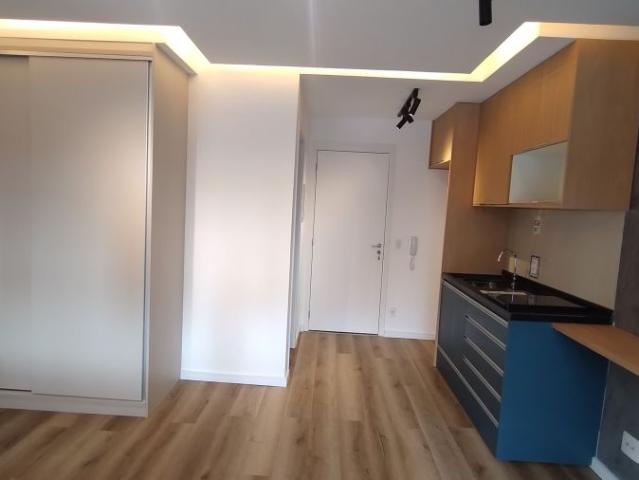Apartamento para alugar com 1 quarto e 27 m² por R$ 2.500/mês