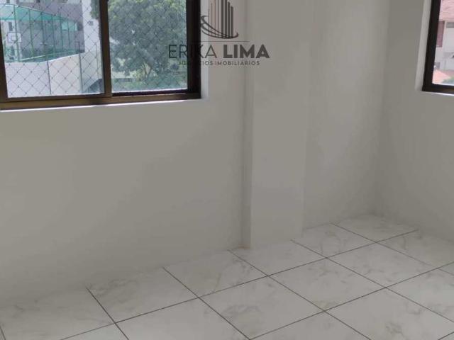 Apartamento para alugar com 1 quarto e 29 m² por R$ 2.000/mês
