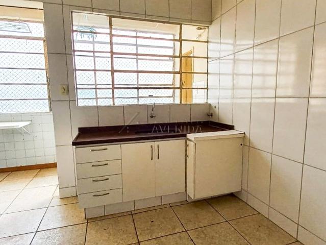 Apartamento para alugar com 1 Suíte + 4 Quartos em Vila Ipiranga, Londrina PR