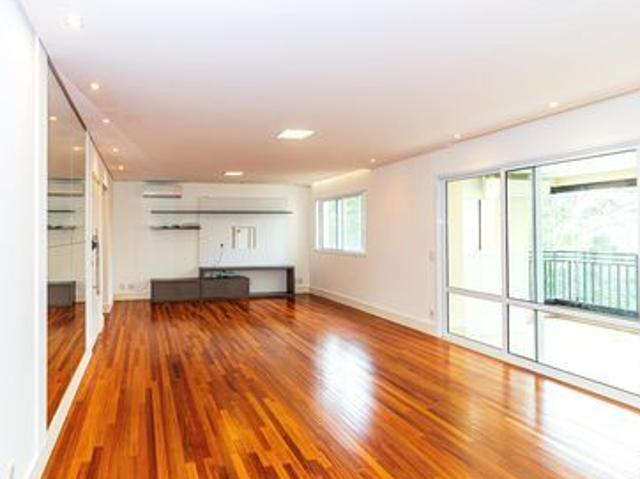 Apartamento para alugar com 223m², 4 quartos e 2 vagas