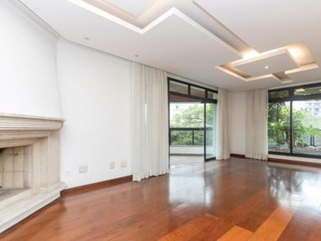 Apartamento para alugar com 245m², 3 quartos e 4 vagas