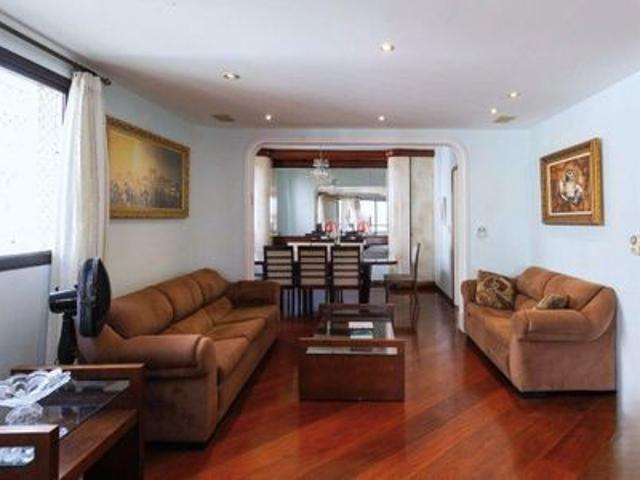 Apartamento para alugar com 246m², 4 quartos e 4 vagas