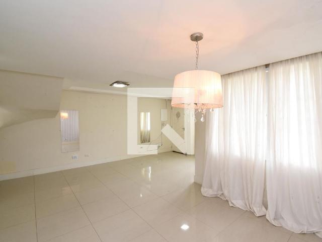 Apartamento para alugar com 240m², 3 quartos e 2 vagas