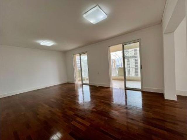 Apartamento para alugar com 260m², 4 quartos e 4 vagas