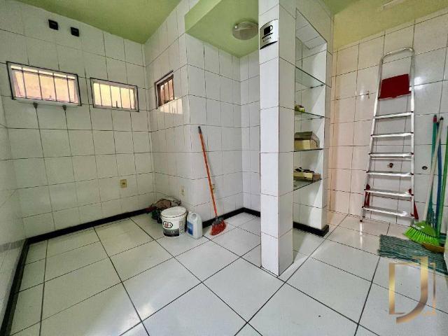 Apartamento para alugar com 2 quartos e 100 m² por R$ 2.000/mês