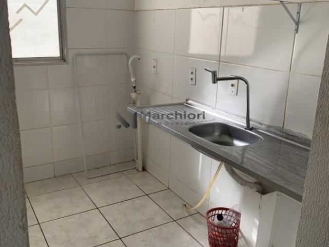 Apartamento para alugar com 2 quartos e 52 m² por R$ 1.100/mês