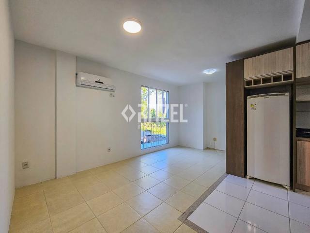 Apartamento para alugar com 2 quartos e 55 m² por R$ 1.800/mês
