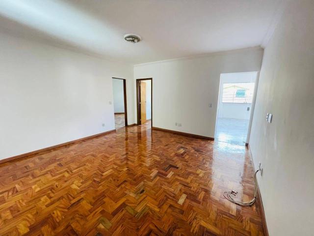 Apartamento para alugar com 4 quartos e 120 m² por R$ 5.000/mês