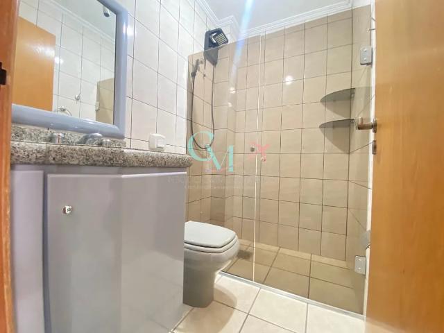 Apartamento para alugar com 4 quartos e 248 m² por R$ 3.990/mês