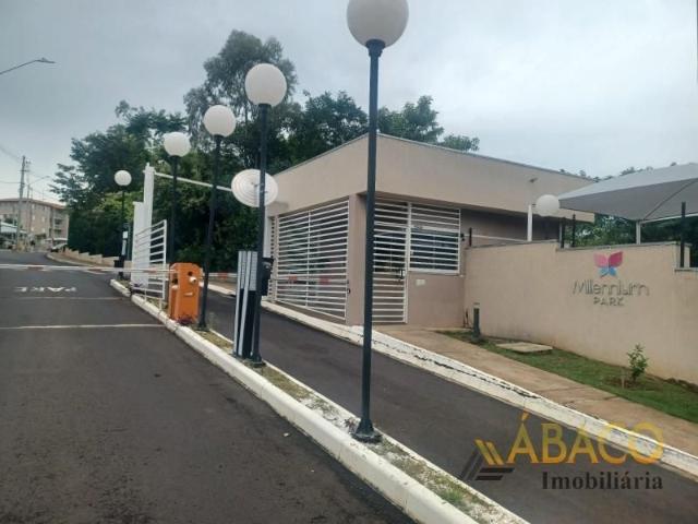 Apartamento Para Alugar Em Vila Rancho Velho de 50.00 m² Com 2 Quartos E 2 Garagens