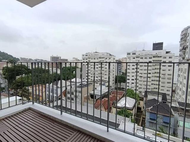 Apartamento para Alugar em Botafogo • Rua São Clemente • 2 Quartos 1 Suíte • Varanda • Vaga • Lazer