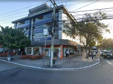 More em um dos endereços mais desejados de Vitória! Apartamento de 2 quartos em edifício de frente para o mar