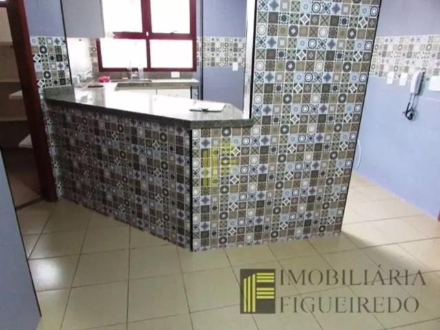 Apartamento para alugar no Centro com 4 Quartos, 1 Suíte, 2 Banheiros e 2 vagas de garagem