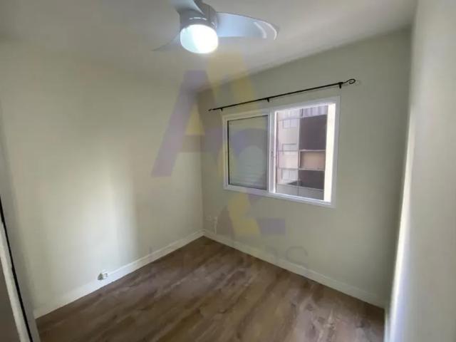 Apartamento todo reformado, mobiliado e equipado. Com varanda incorporada em prédio novo com lazer n