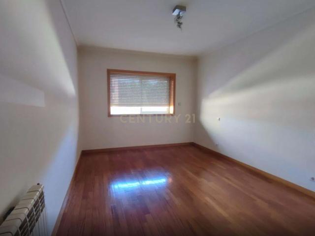 Apartamento para Arrendamento 3 Quartos