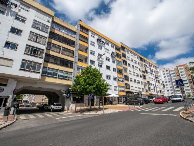 Apartamento, para arrendamento, Sintra Massamá e Monte Abraão